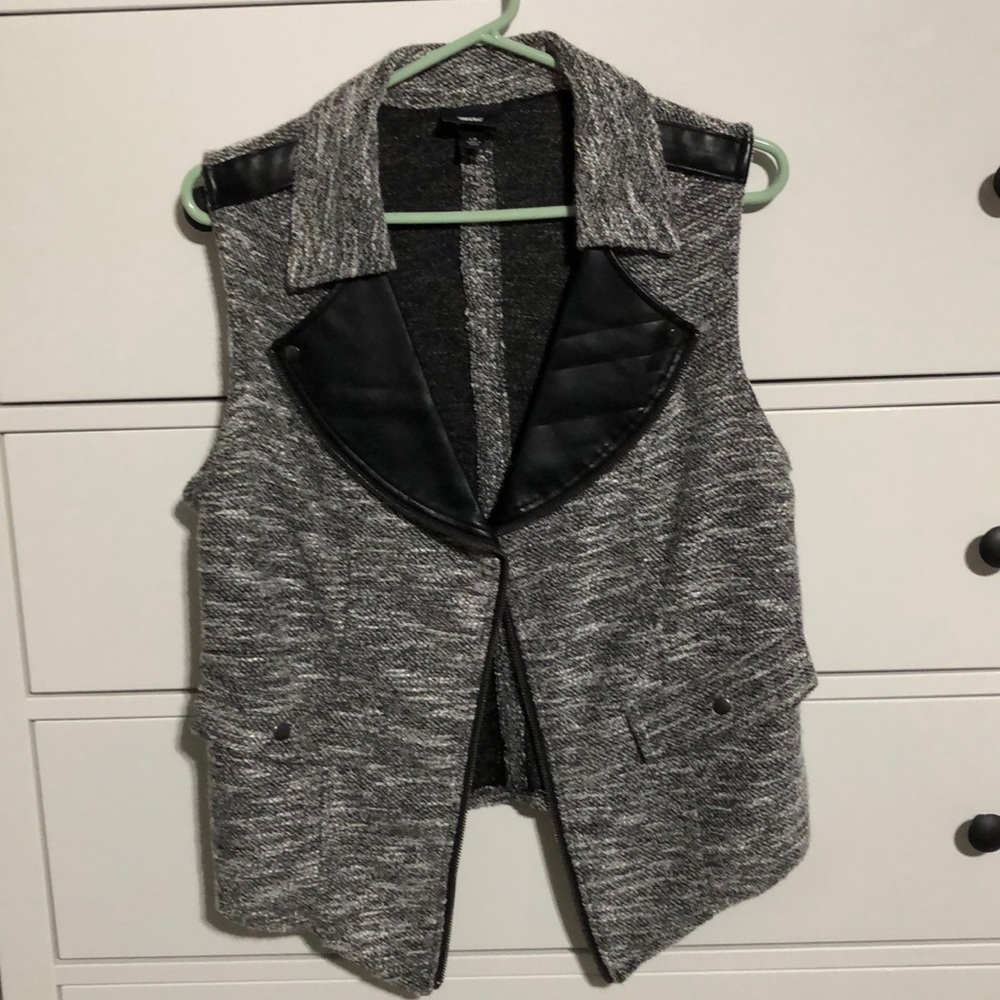 MOSSIMO VEST SIZE L